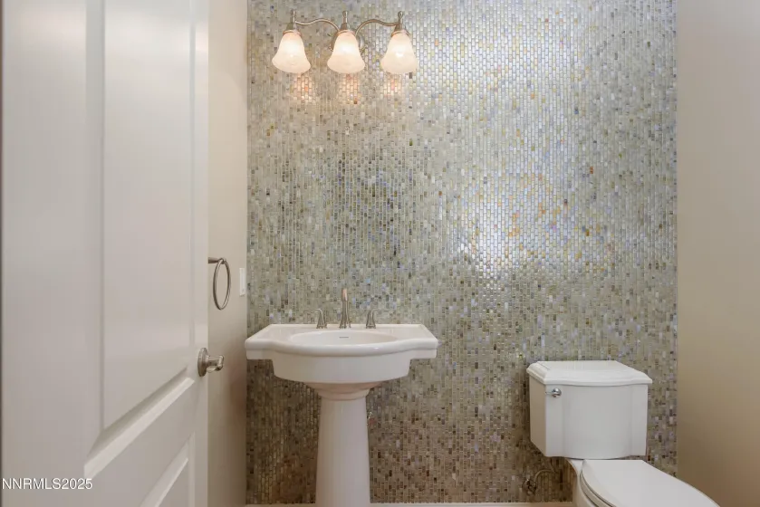 1046 Rocky Terrace, Gardnerville, Nevada 89460, 4 Bedrooms Bedrooms, ,4 BathroomsBathrooms,Residential,Residential,Rocky Terrace,250057870