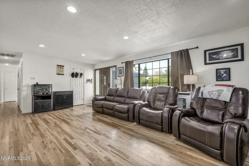 3020 Kings, Reno, Nevada 89503, 4 Bedrooms Bedrooms, ,2 BathroomsBathrooms,Residential,Residential,Kings,250057893