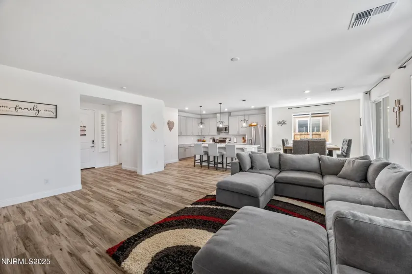 1010 Garden Pond, Sparks, Nevada 89441, 5 Bedrooms Bedrooms, ,3 BathroomsBathrooms,Residential,Residential,Garden Pond,250057918