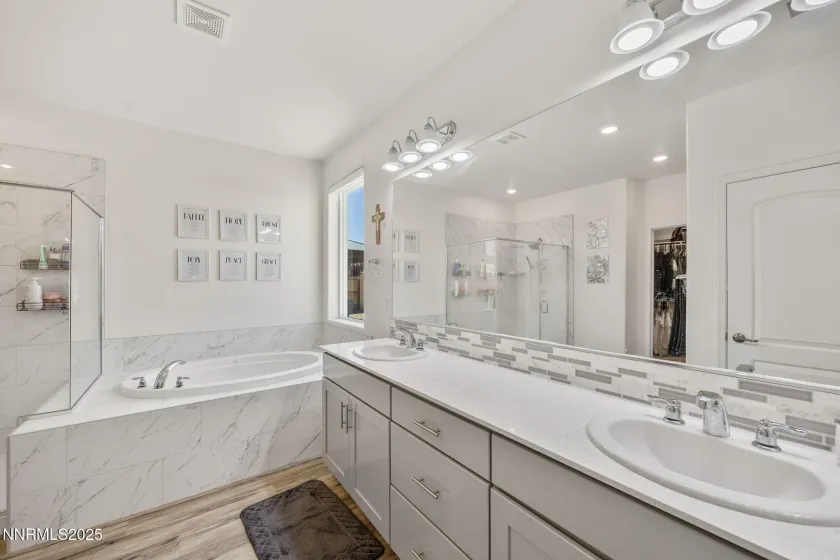 1010 Garden Pond, Sparks, Nevada 89441, 5 Bedrooms Bedrooms, ,3 BathroomsBathrooms,Residential,Residential,Garden Pond,250057918