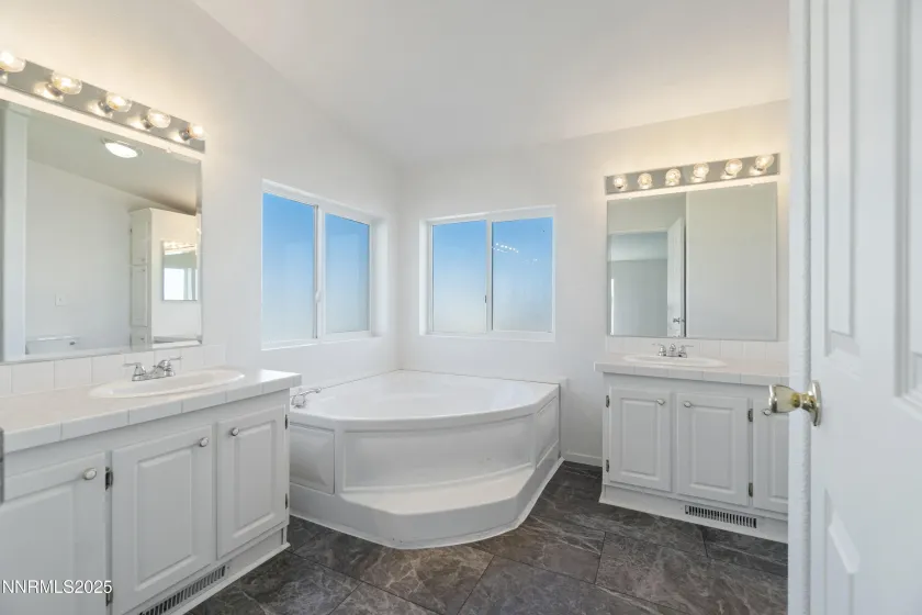 4745 Skyline, Silver Springs, Nevada 89429, 3 Bedrooms Bedrooms, ,2 BathroomsBathrooms,Residential,Residential,Skyline,250057936