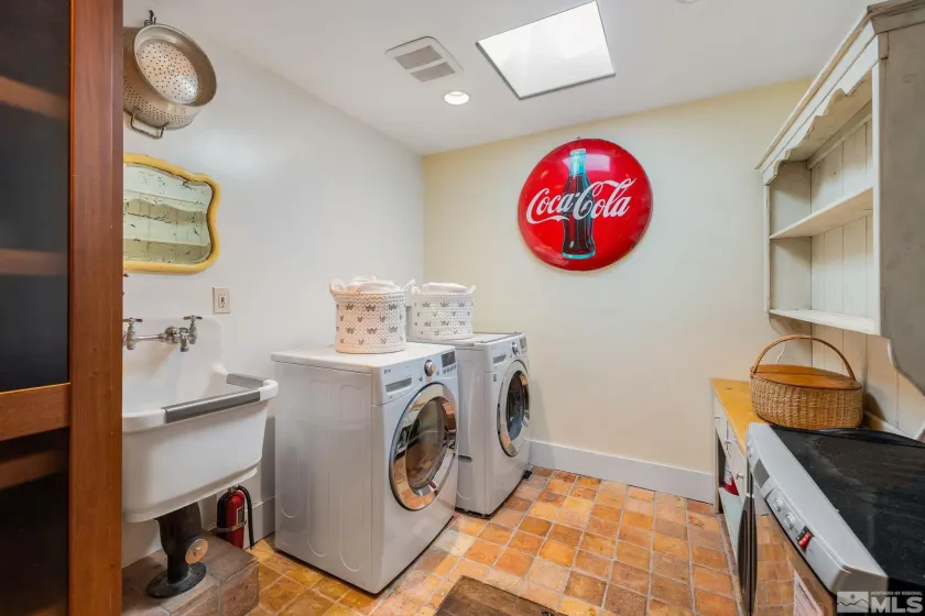 1555 Marsh, Reno, Nevada 89509, 4 Bedrooms Bedrooms, ,4 BathroomsBathrooms,Residential,Residential,Marsh,250006004