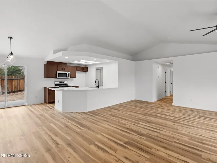 1286 Currycomb, Minden, Nevada 89423, 4 Bedrooms Bedrooms, ,3 BathroomsBathrooms,Residential,Residential,Currycomb,250055684