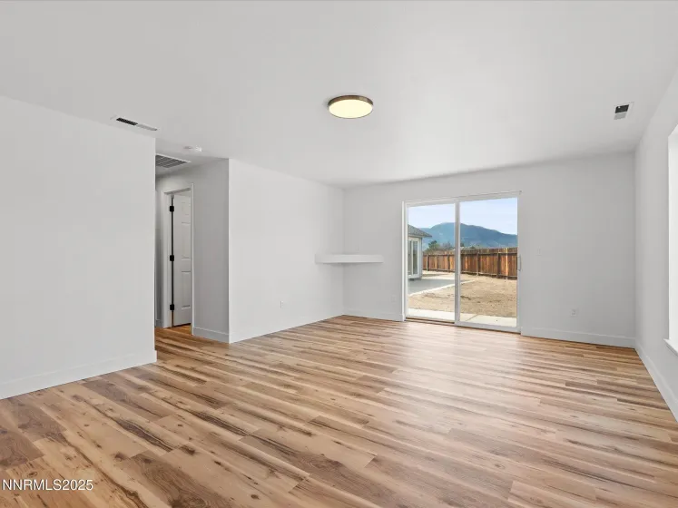 1286 Currycomb, Minden, Nevada 89423, 4 Bedrooms Bedrooms, ,3 BathroomsBathrooms,Residential,Residential,Currycomb,250055684