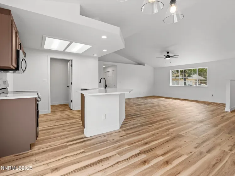 1286 Currycomb, Minden, Nevada 89423, 4 Bedrooms Bedrooms, ,3 BathroomsBathrooms,Residential,Residential,Currycomb,250055684