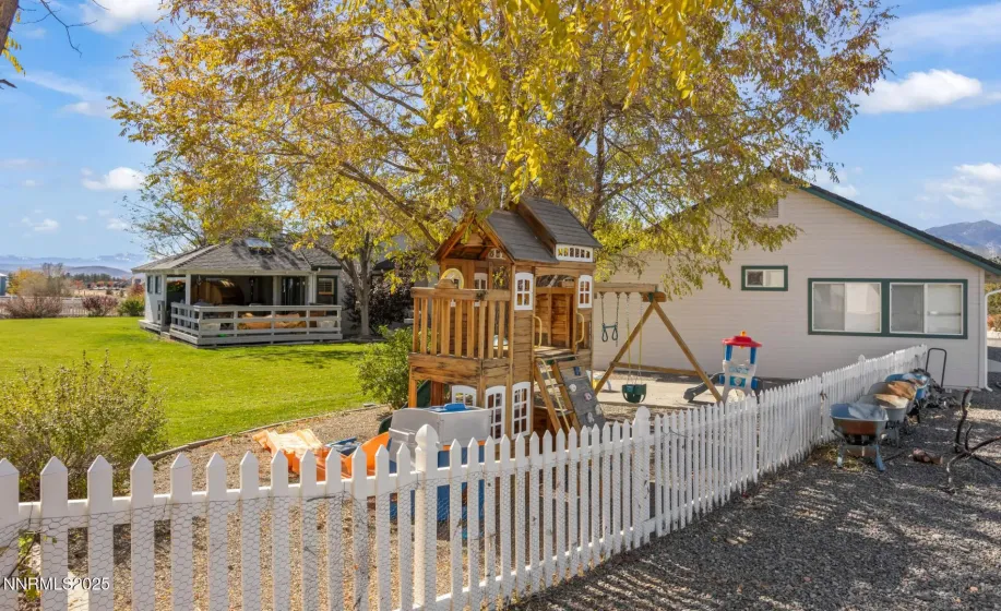 1839 Bitterbrush, Gardnerville, Nevada 89410, 6 Bedrooms Bedrooms, ,5 BathroomsBathrooms,Residential,Residential,Bitterbrush,250057961