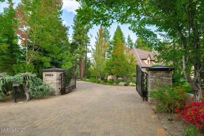 20000 Bordeaux, Reno, Nevada 89511, 4 Bedrooms Bedrooms, ,5 BathroomsBathrooms,Residential,Residential,Bordeaux,250057963