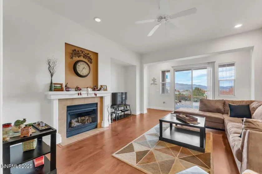 6090 Cielo, Sparks, Nevada 89436, 3 Bedrooms Bedrooms, ,2 BathroomsBathrooms,Residential,Residential,Cielo,250057965