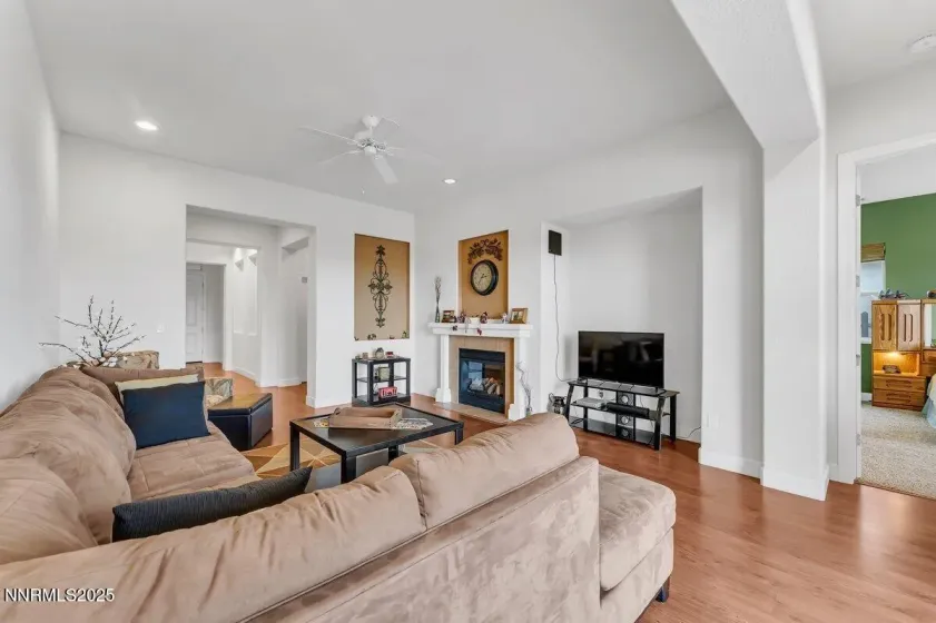 6090 Cielo, Sparks, Nevada 89436, 3 Bedrooms Bedrooms, ,2 BathroomsBathrooms,Residential,Residential,Cielo,250057965