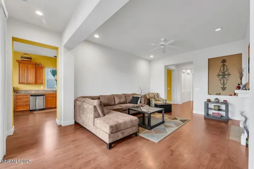 6090 Cielo, Sparks, Nevada 89436, 3 Bedrooms Bedrooms, ,2 BathroomsBathrooms,Residential,Residential,Cielo,250057965