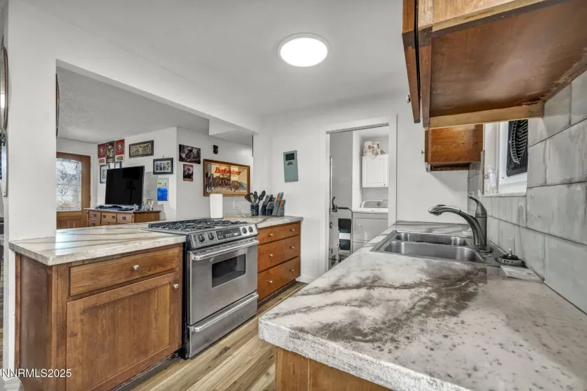 5680 Dolores, Sparks, Nevada 89436, 3 Bedrooms Bedrooms, ,2 BathroomsBathrooms,Residential,Residential,Dolores,250057969