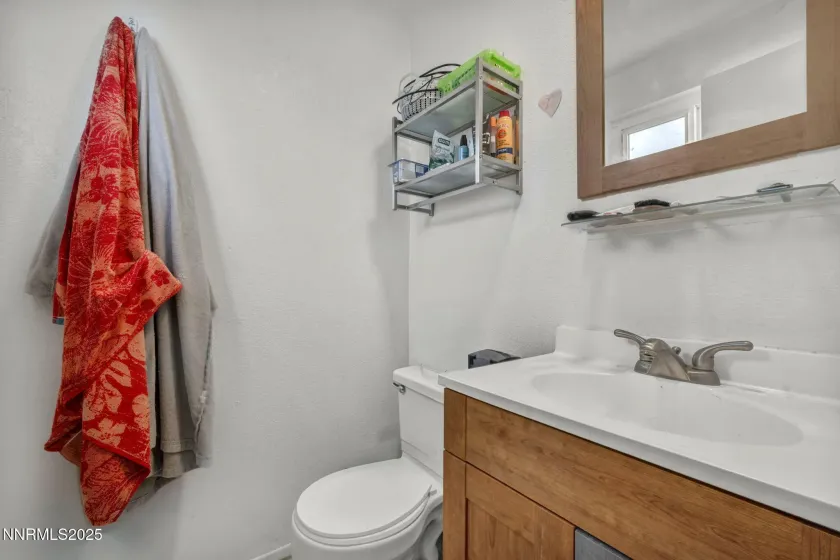 5680 Dolores, Sparks, Nevada 89436, 3 Bedrooms Bedrooms, ,2 BathroomsBathrooms,Residential,Residential,Dolores,250057969