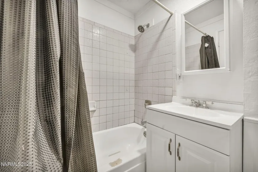 5680 Dolores, Sparks, Nevada 89436, 3 Bedrooms Bedrooms, ,2 BathroomsBathrooms,Residential,Residential,Dolores,250057969