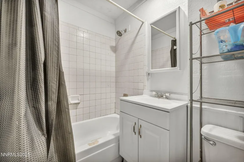 5680 Dolores, Sparks, Nevada 89436, 3 Bedrooms Bedrooms, ,2 BathroomsBathrooms,Residential,Residential,Dolores,250057969