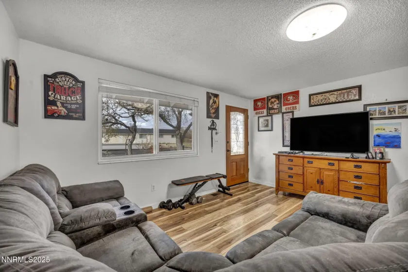 5680 Dolores, Sparks, Nevada 89436, 3 Bedrooms Bedrooms, ,2 BathroomsBathrooms,Residential,Residential,Dolores,250057969