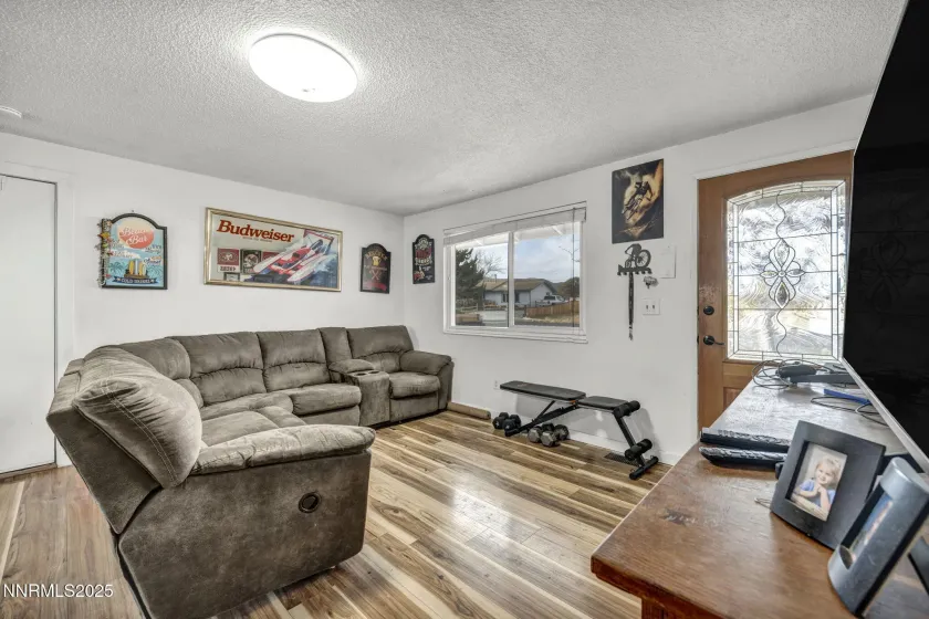 5680 Dolores, Sparks, Nevada 89436, 3 Bedrooms Bedrooms, ,2 BathroomsBathrooms,Residential,Residential,Dolores,250057969