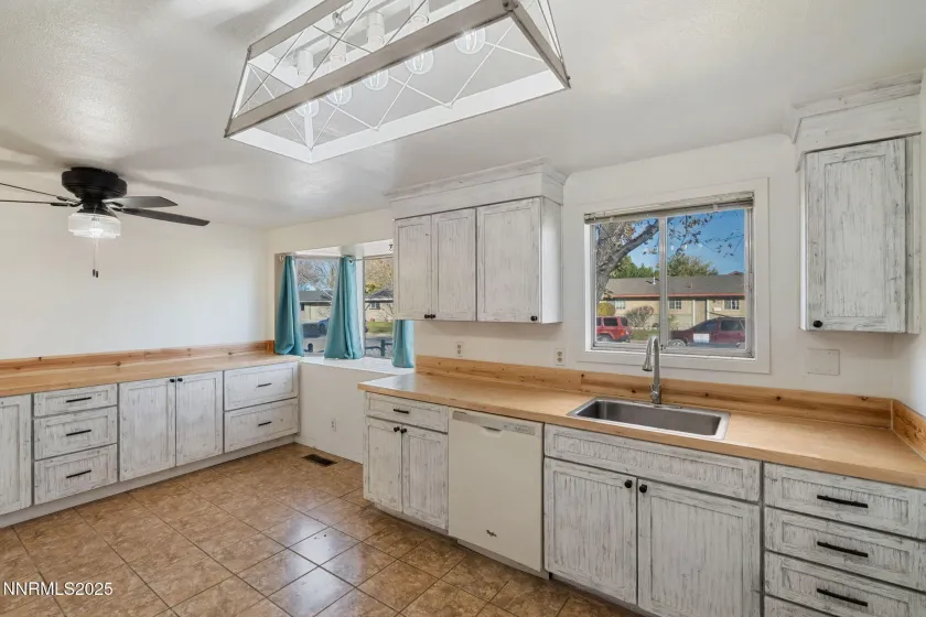 103 Oregon, Yerington, Nevada 89447, 4 Bedrooms Bedrooms, ,2 BathroomsBathrooms,Residential,Residential,Oregon,250057989