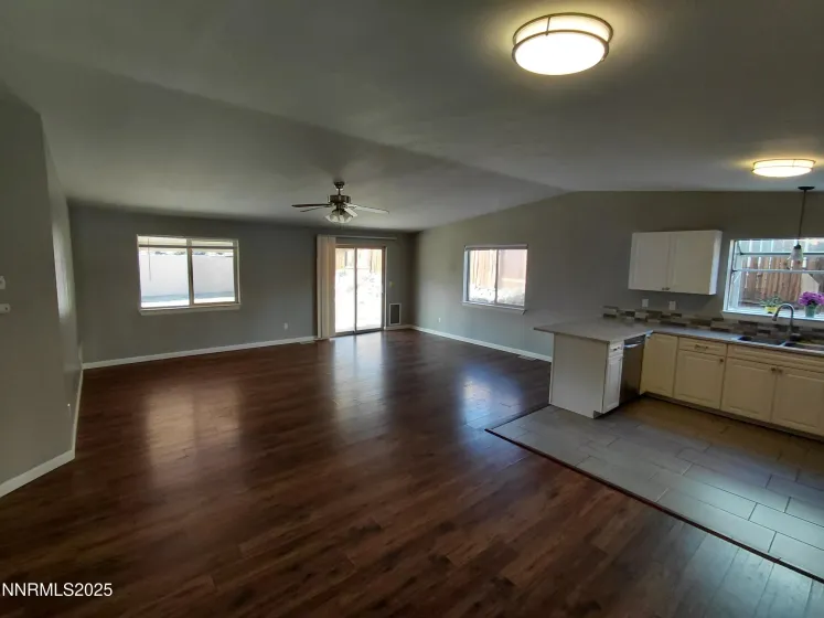 3560 Haystack, Carson City, Nevada 89705, 3 Bedrooms Bedrooms, ,2 BathroomsBathrooms,Residential,Residential,Haystack,250057997