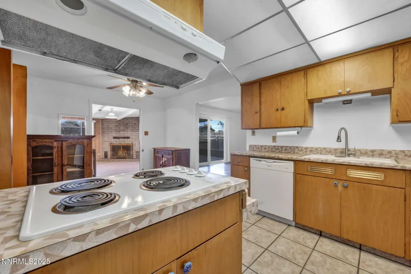 635 Cordone, Reno, Nevada 89502, 3 Bedrooms Bedrooms, ,2 BathroomsBathrooms,Residential,Residential,Cordone,250058004