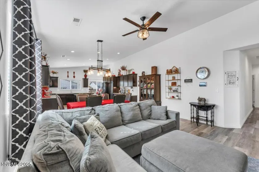 18722 Knott Crk, Reno, Nevada 89508, 4 Bedrooms Bedrooms, ,3 BathroomsBathrooms,Residential,Residential,Knott Crk,250058033