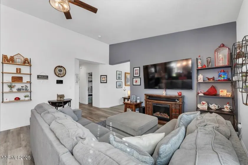 18722 Knott Crk, Reno, Nevada 89508, 4 Bedrooms Bedrooms, ,3 BathroomsBathrooms,Residential,Residential,Knott Crk,250058033