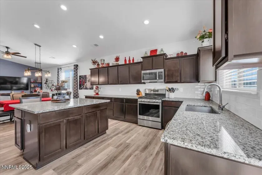 18722 Knott Crk, Reno, Nevada 89508, 4 Bedrooms Bedrooms, ,3 BathroomsBathrooms,Residential,Residential,Knott Crk,250058033