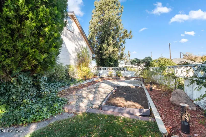 10 Lincoln, Sparks, Nevada 89431, 3 Bedrooms Bedrooms, ,2 BathroomsBathrooms,Residential,Residential,Lincoln,250058038