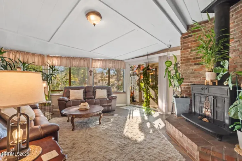 10 Lincoln, Sparks, Nevada 89431, 3 Bedrooms Bedrooms, ,2 BathroomsBathrooms,Residential,Residential,Lincoln,250058038