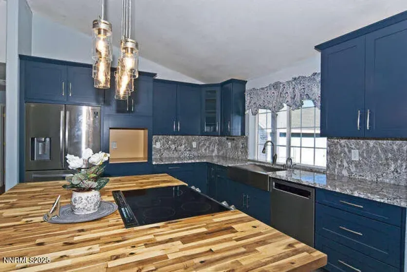 1141 Centerville, Gardnerville, Nevada 89460, 3 Bedrooms Bedrooms, ,2 BathroomsBathrooms,Residential,Residential,Centerville,250058077