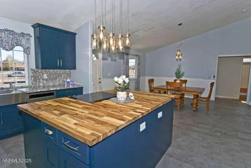 1141 Centerville, Gardnerville, Nevada 89460, 3 Bedrooms Bedrooms, ,2 BathroomsBathrooms,Residential,Residential,Centerville,250058077