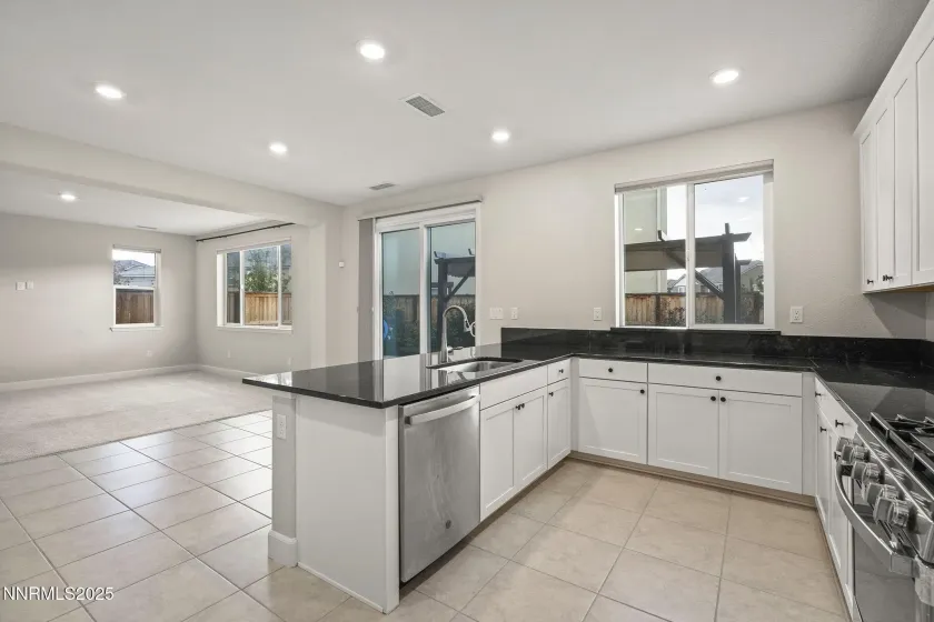 1119 Roswell, Sparks, Nevada 89436, 4 Bedrooms Bedrooms, ,3 BathroomsBathrooms,Residential,Residential,Roswell,250057905