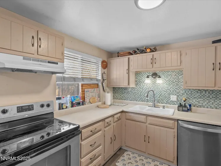 1450 Wyoming, Reno, Nevada 89503, 4 Bedrooms Bedrooms, ,2 BathroomsBathrooms,Residential,Residential,Wyoming,250058096