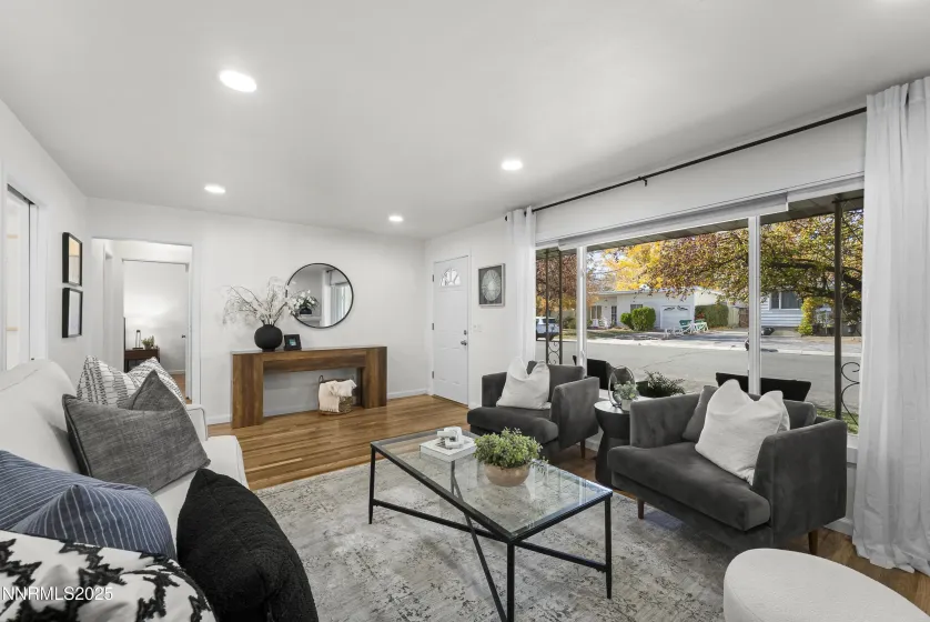 1692 Oakhurst, Reno, Nevada 89509, 2 Bedrooms Bedrooms, ,2 BathroomsBathrooms,Residential,Residential,Oakhurst,250058118