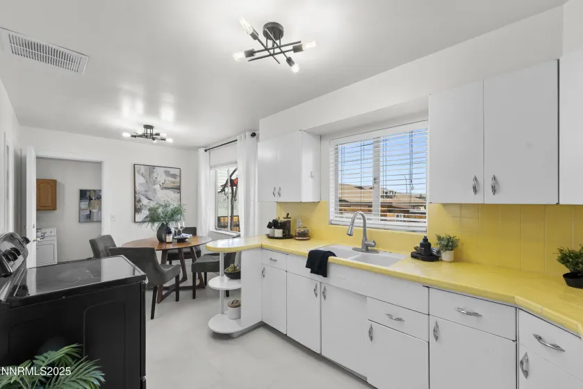 1692 Oakhurst, Reno, Nevada 89509, 2 Bedrooms Bedrooms, ,2 BathroomsBathrooms,Residential,Residential,Oakhurst,250058118