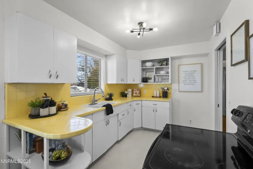 1692 Oakhurst, Reno, Nevada 89509, 2 Bedrooms Bedrooms, ,2 BathroomsBathrooms,Residential,Residential,Oakhurst,250058118