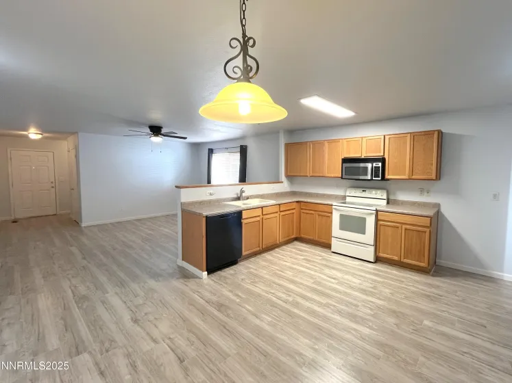 7462 Findhorn, Reno, Nevada 89506, 2 Bedrooms Bedrooms, ,2 BathroomsBathrooms,Residential,Residential,Findhorn,250058121