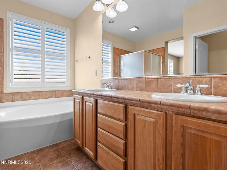 1710 Jewel Star, Reno, Nevada 89506, 4 Bedrooms Bedrooms, ,3 BathroomsBathrooms,Residential,Residential,Jewel Star,250058129