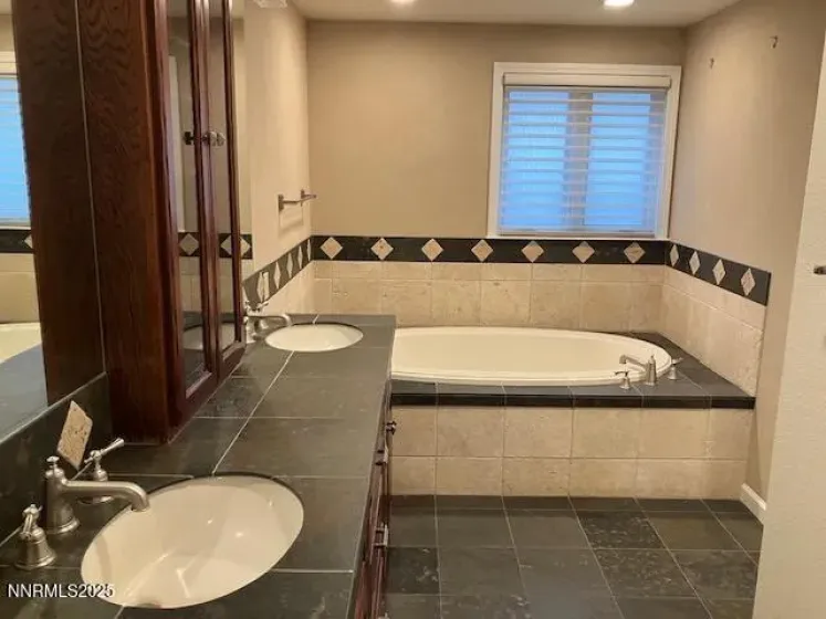 255 Circle, Reno, Nevada 89509, 3 Bedrooms Bedrooms, ,2 BathroomsBathrooms,Residential,Residential,Circle,250058137