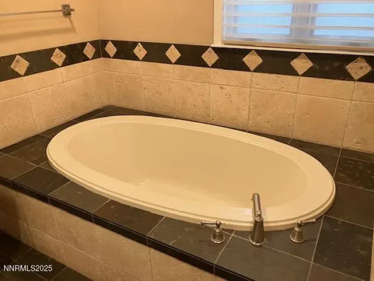 255 Circle, Reno, Nevada 89509, 3 Bedrooms Bedrooms, ,2 BathroomsBathrooms,Residential,Residential,Circle,250058137