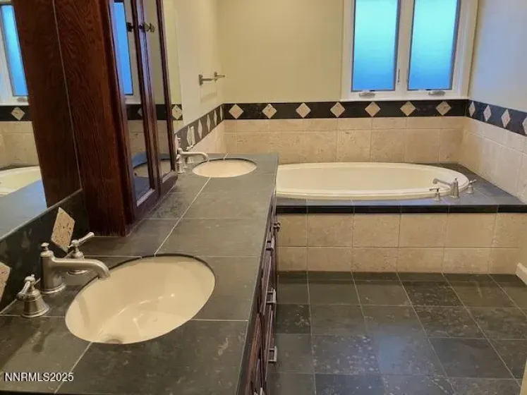 255 Circle, Reno, Nevada 89509, 3 Bedrooms Bedrooms, ,2 BathroomsBathrooms,Residential,Residential,Circle,250058137