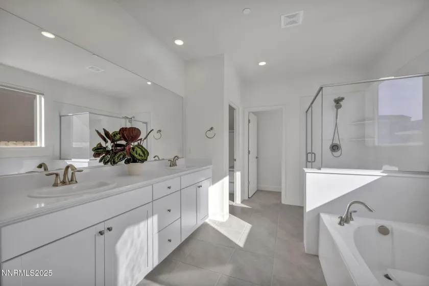 6870 Pilot Peak, Sparks, Nevada 89436, 3 Bedrooms Bedrooms, ,3 BathroomsBathrooms,Residential,Residential,Pilot Peak,250058148