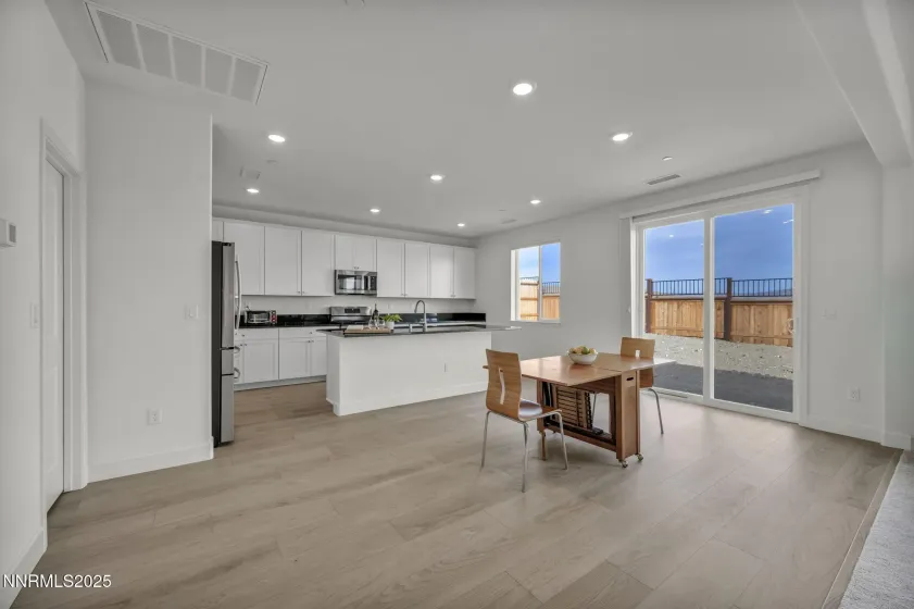 6870 Pilot Peak, Sparks, Nevada 89436, 3 Bedrooms Bedrooms, ,3 BathroomsBathrooms,Residential,Residential,Pilot Peak,250058148