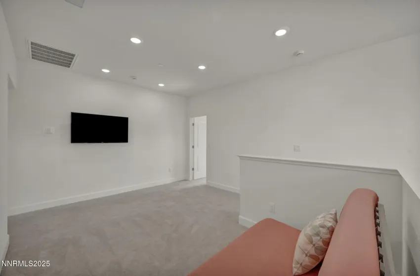 6870 Pilot Peak, Sparks, Nevada 89436, 3 Bedrooms Bedrooms, ,3 BathroomsBathrooms,Residential,Residential,Pilot Peak,250058148