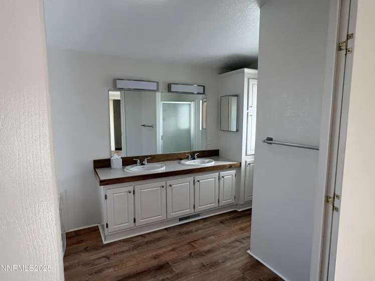 221 Glen Vista, Dayton, Nevada 89403, 3 Bedrooms Bedrooms, ,2 BathroomsBathrooms,Residential,Residential,Glen Vista,250058153