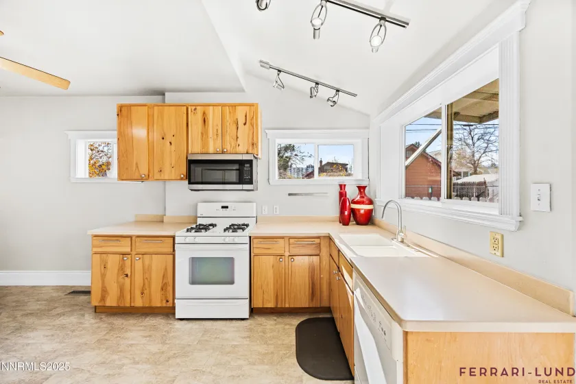 621 9th, Sparks, Nevada 89431, 2 Bedrooms Bedrooms, ,1 BathroomBathrooms,Residential,Residential,9th,250058166