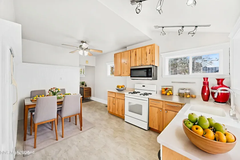 621 9th, Sparks, Nevada 89431, 2 Bedrooms Bedrooms, ,1 BathroomBathrooms,Residential,Residential,9th,250058166