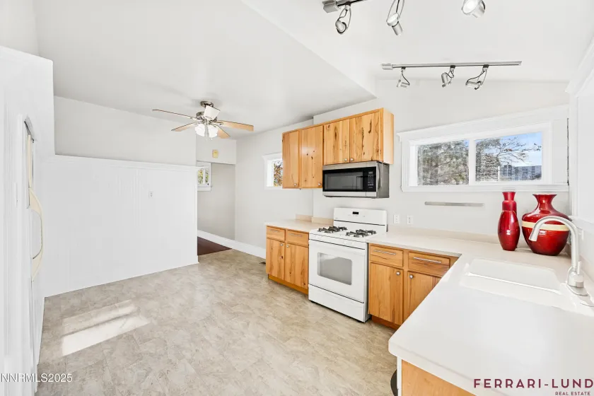 621 9th, Sparks, Nevada 89431, 2 Bedrooms Bedrooms, ,1 BathroomBathrooms,Residential,Residential,9th,250058166