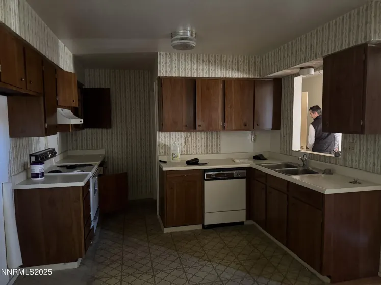 6521 Flower, Reno, Nevada 89506, 3 Bedrooms Bedrooms, ,2 BathroomsBathrooms,Residential,Residential,Flower,250058168