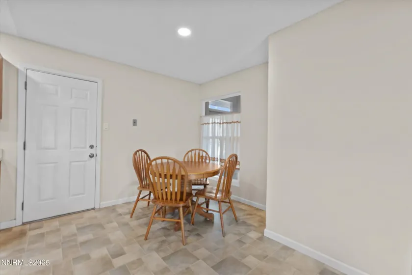 2860 Van Buren, Reno, Nevada 89503, 3 Bedrooms Bedrooms, ,2 BathroomsBathrooms,Residential,Residential,Van Buren,250058172