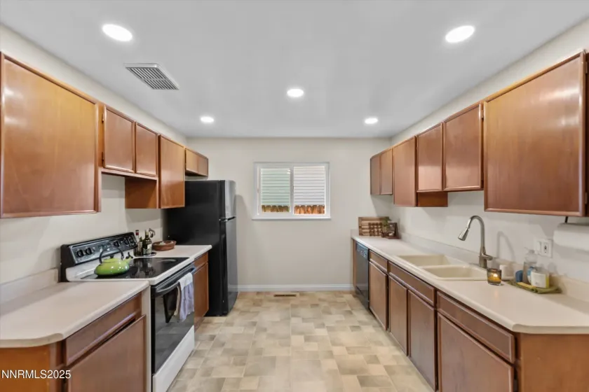 2860 Van Buren, Reno, Nevada 89503, 3 Bedrooms Bedrooms, ,2 BathroomsBathrooms,Residential,Residential,Van Buren,250058172